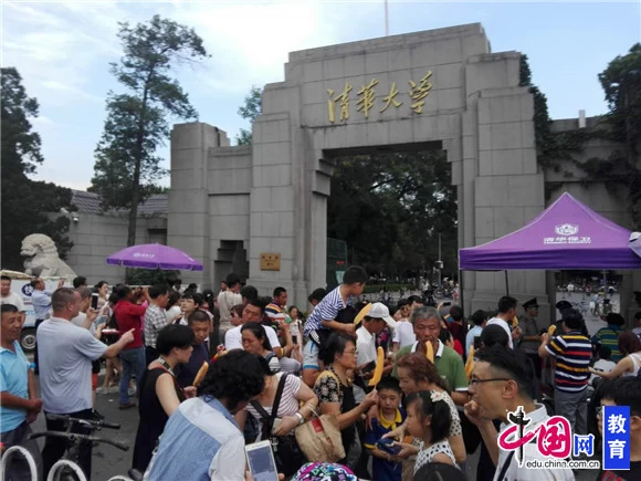 清华北大成旅游“朝圣地” 限客令让游客遗憾离去(图1) 清华北大成旅游“朝圣地” 限客令让游客遗憾离去(图1)