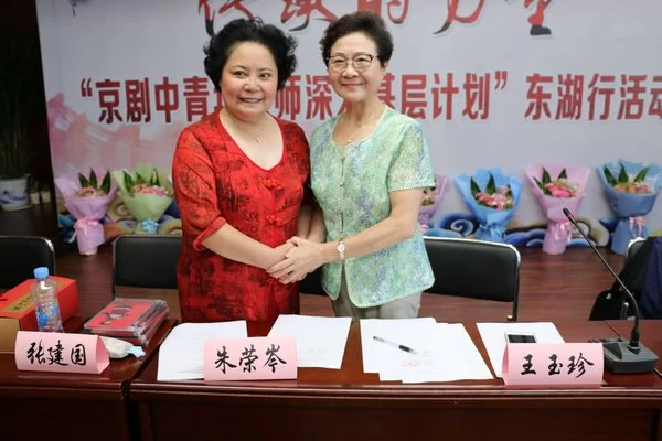 “公益京剧”落户南昌市东湖区青蓝少儿京剧社(图2) “公益京剧”落户南昌市东湖区青蓝少儿京剧社(图2)