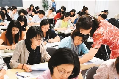 海外“汉语热”带火中文教师 为华人创造新机遇(图1) 海外“汉语热”带火中文教师 为华人创造新机遇(图1)