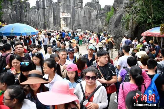 云南团队游客数量锐减 有导游仍暗地带团购物(图1) 云南团队游客数量锐减 有导游仍暗地带团购物(图1)