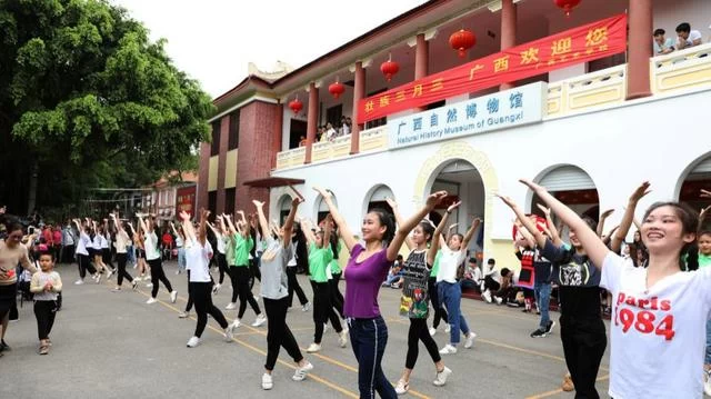 三月三·快闪民歌演绎当代壮乡情怀(图1) 三月三·快闪民歌演绎当代壮乡情怀(图1)