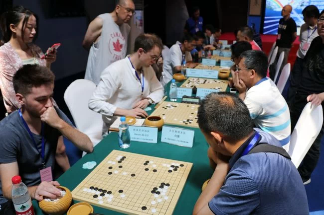 第二届望京国际人才业余围棋邀请赛暨第六届东湖杯国际业余围棋邀请赛顺利举行(图2) 第二届望京国际人才业余围棋邀请赛暨第六届东湖杯国际业余围棋邀请赛顺利举行(图2)