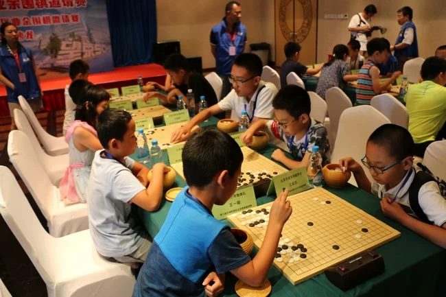 第二届望京国际人才业余围棋邀请赛暨第六届东湖杯国际业余围棋邀请赛顺利举行(图3) 第二届望京国际人才业余围棋邀请赛暨第六届东湖杯国际业余围棋邀请赛顺利举行(图3)