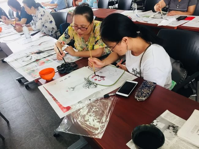 迎“八一”非遗主题讲座作客“石图讲坛”(图2) 迎“八一”非遗主题讲座作客“石图讲坛”(图2)