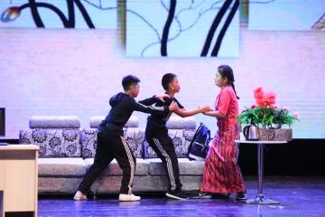 云南芒市四小话剧《迷途》亮相“金画眉”全国儿童戏剧教育成果展获好评(图5) 云南芒市四小话剧《迷途》亮相“金画眉”全国儿童戏剧教育成果展获好评(图5)
