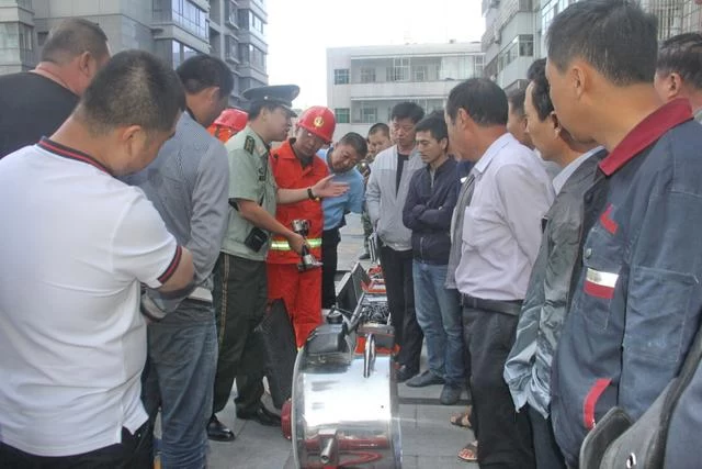 陕西府谷:消防宣传培训走进小区,实战演练紧盯高层(图2) 陕西府谷:消防宣传培训走进小区,实战演练紧盯高层(图2)