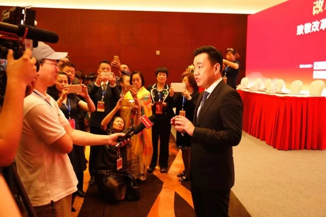 “致敬改革开放40年,推进农业农村现代化”研讨会聚焦农业品牌发展(图5) “致敬改革开放40年,推进农业农村现代化”研讨会聚焦农业品牌发展(图5)