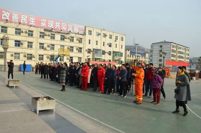 陕西吴堡县举行“119消防宣传月”启动仪式(图1) 陕西吴堡县举行“119消防宣传月”启动仪式(图1)