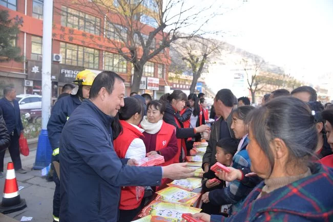 陕西清涧:2018年度“119消防宣传月”正式启动(图4) 陕西清涧:2018年度“119消防宣传月”正式启动(图4)