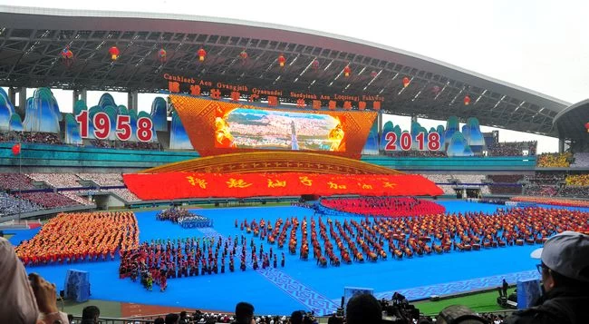 打造群众文艺表演的新标杆——庆祝广西壮族自治区成立60周年群众文艺表演综述(图1) 打造群众文艺表演的新标杆——庆祝广西壮族自治区成立60周年群众文艺表演综述(图1)