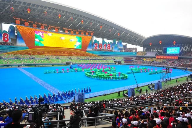 打造群众文艺表演的新标杆——庆祝广西壮族自治区成立60周年群众文艺表演综述(图2) 打造群众文艺表演的新标杆——庆祝广西壮族自治区成立60周年群众文艺表演综述(图2)