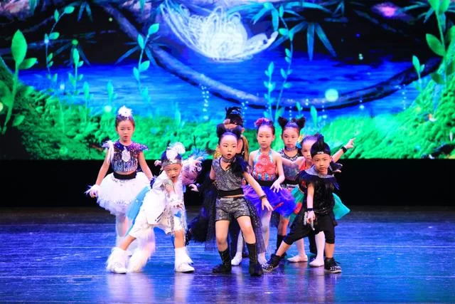 "金画眉"儿童戏剧新春大联欢将在中国国家话剧院上演(图2) "金画眉"儿童戏剧新春大联欢将在中国国家话剧院上演(图2)