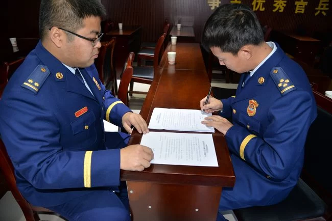 陕西清涧县消防大队组织召开公开述职述廉大会(图3) 陕西清涧县消防大队组织召开公开述职述廉大会(图3)