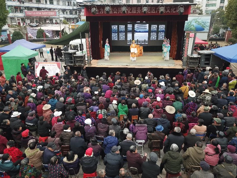 手持彩练当空舞——湖北浠水县努力创建国家公共文化服务体系示范区(图3) 手持彩练当空舞——湖北浠水县努力创建国家公共文化服务体系示范区(图3)