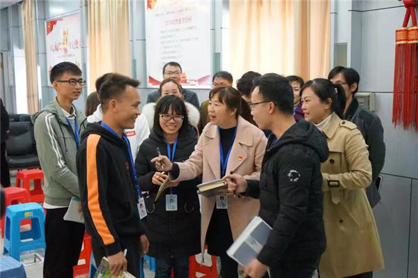 百色市中心血站启动“书香红城”全民阅读活动(图3) 百色市中心血站启动“书香红城”全民阅读活动(图3)