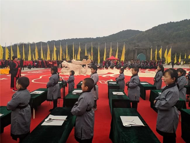 黄帝陵举办二月二“米龙祈福”活动(图2) 黄帝陵举办二月二“米龙祈福”活动(图2)