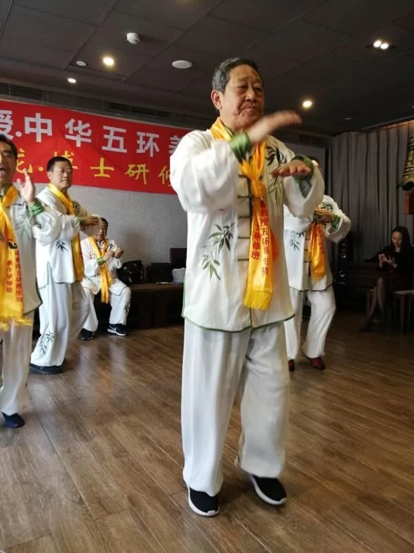 将军学者当学生 陈红涛教授五环养生功法研修三班成功开班(图4) 将军学者当学生 陈红涛教授五环养生功法研修三班成功开班(图4)