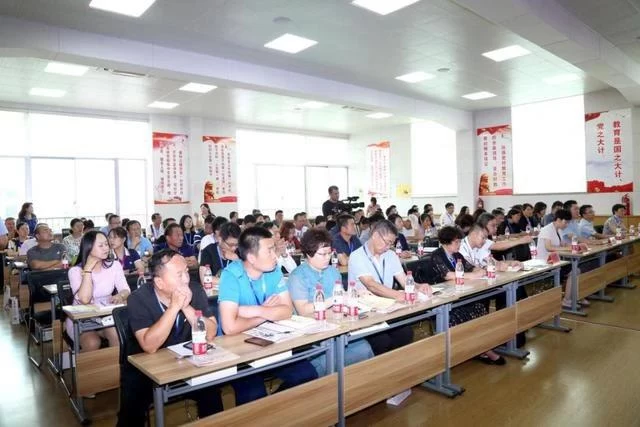 聚焦家庭教育"莱州模式","微善号"德育工程再谱新篇——全国《父母规》家长学校家校工程汇报交流会纪实(图8) 聚焦家庭教育"莱州模式","微善号"德育工程再谱新篇——全国《父母规》家长学校家校工程汇报交流会纪实(图8)