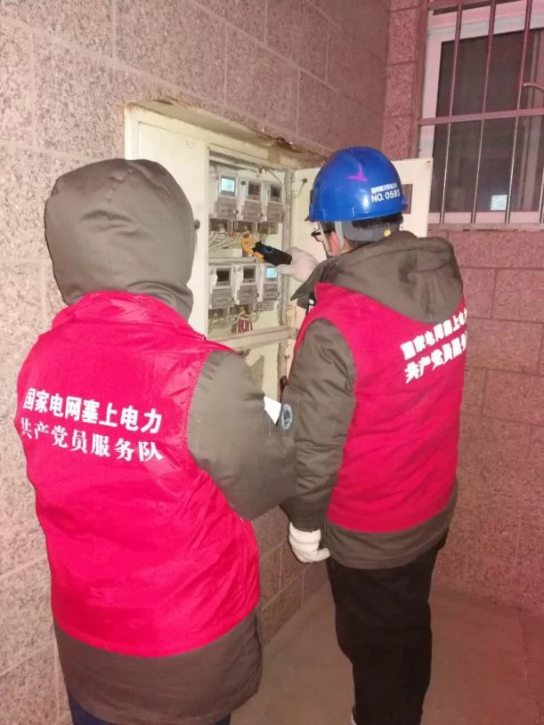 银川供电公司:警企联动共同开展反窃电宣传活动(图2) 银川供电公司:警企联动共同开展反窃电宣传活动(图2)