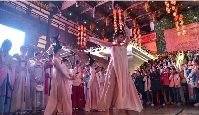 西安大唐西市庆祝新中国成立70周年暨园区建成投运10周年系列活动开启(图6) 西安大唐西市庆祝新中国成立70周年暨园区建成投运10周年系列活动开启(图6)
