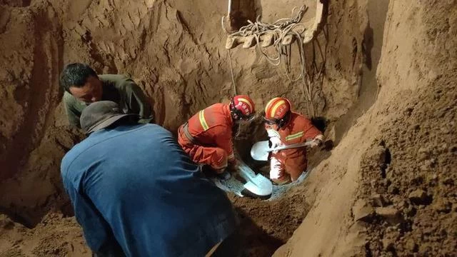 21小时生死大营救 9.24神木消防深井坍塌事故救援行动(图14) 21小时生死大营救 9.24神木消防深井坍塌事故救援行动(图14)