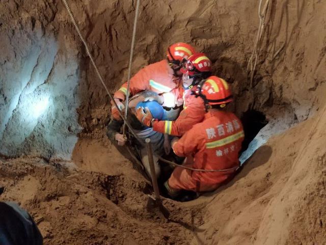 21小时生死大营救 9.24神木消防深井坍塌事故救援行动(图18)