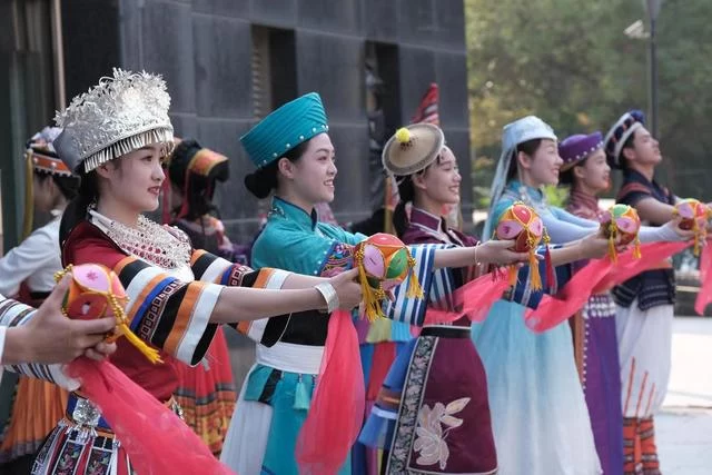 国庆庆典“壮美广西”彩车尽展壮乡风采(图2) 国庆庆典“壮美广西”彩车尽展壮乡风采(图2)