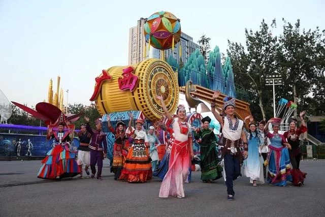 “壮美广西”彩车传递壮乡心声(图2) “壮美广西”彩车传递壮乡心声(图2)