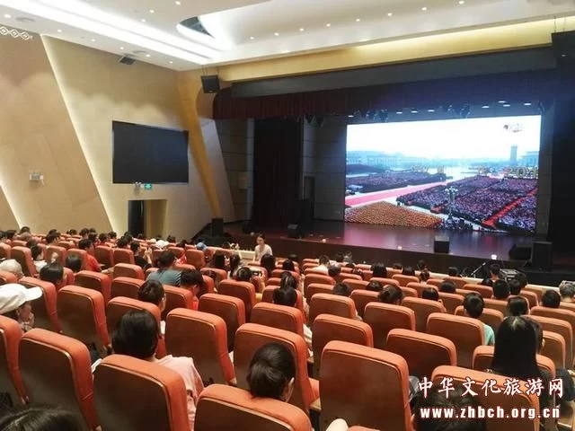 广西文旅系统干部群众热议国庆庆典(图2) 广西文旅系统干部群众热议国庆庆典(图2)