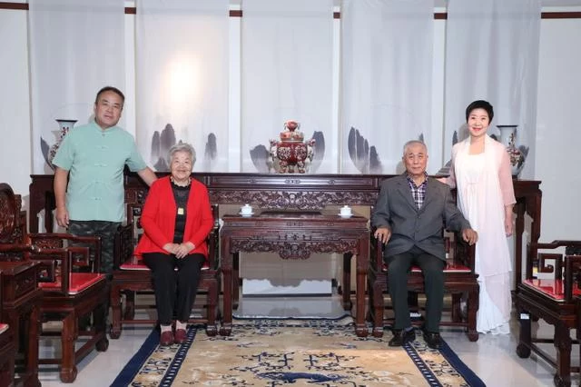 场景革命 非遗赋能,红木文化馆里的别样重阳(图2) 场景革命 非遗赋能,红木文化馆里的别样重阳(图2)