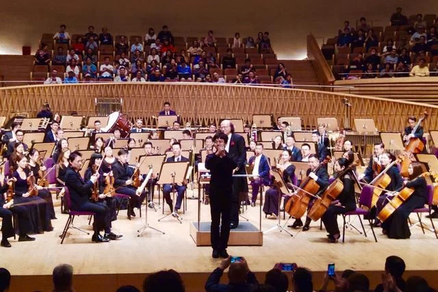 庆祝中华人民共和国成立70周年,中国交响乐作品展演上海音乐会成功举办(图7) 庆祝中华人民共和国成立70周年,中国交响乐作品展演上海音乐会成功举办(图7)