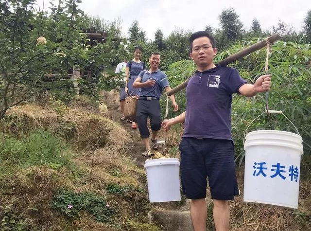 现实版《放牛班的春天》:扶贫路上,他在大山里建了支童声合唱团(图6) 现实版《放牛班的春天》:扶贫路上,他在大山里建了支童声合唱团(图6)