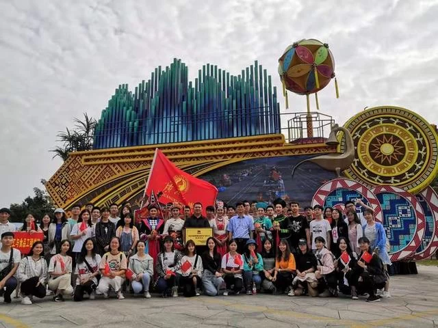 “壮美广西”彩车荣归故里(图3) “壮美广西”彩车荣归故里(图3)