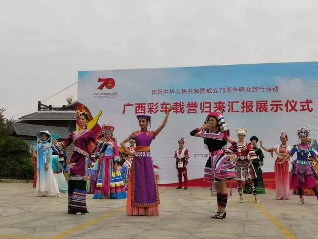 “壮美广西”彩车荣归故里(图2) “壮美广西”彩车荣归故里(图2)