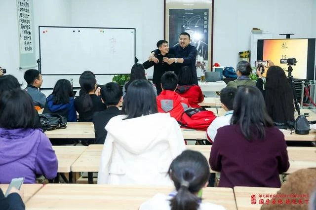 第七届孔庙国子监国学文化节国学讲堂之国学亲子读书会圆满结束(图3) 第七届孔庙国子监国学文化节国学讲堂之国学亲子读书会圆满结束(图3)