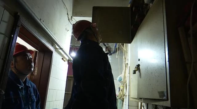 警企联动布法网,集中打击反窃电(图2) 警企联动布法网,集中打击反窃电(图2)