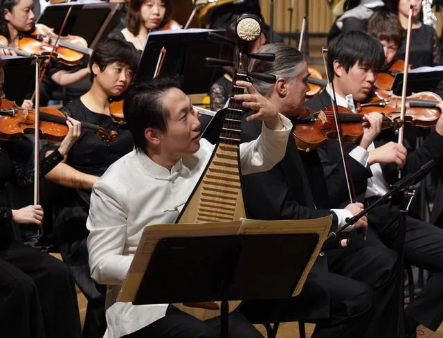 中国交响乐作品展演庆祝新中国成立70周年,哈尔滨音乐会成功举办(图4) 中国交响乐作品展演庆祝新中国成立70周年,哈尔滨音乐会成功举办(图4)