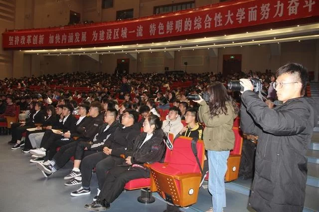 情系长城护城忙,莘莘学子表衷肠——纪录电影《爱我长城》走进大同大学引起强烈反响(图2) 情系长城护城忙,莘莘学子表衷肠——纪录电影《爱我长城》走进大同大学引起强烈反响(图2)