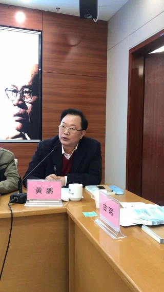 行走东南西北 寄情风花雪月——冯三四诗集《去年的风花雪月》作品研讨会在南宁举办(图5) 行走东南西北 寄情风花雪月——冯三四诗集《去年的风花雪月》作品研讨会在南宁举办(图5)