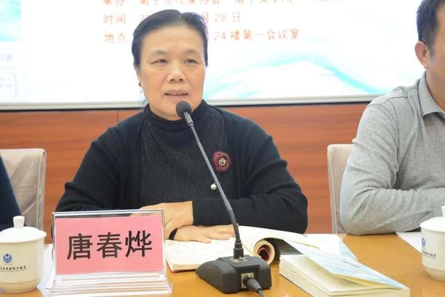 行走东南西北 寄情风花雪月——冯三四诗集《去年的风花雪月》作品研讨会在南宁举办(图4) 行走东南西北 寄情风花雪月——冯三四诗集《去年的风花雪月》作品研讨会在南宁举办(图4)
