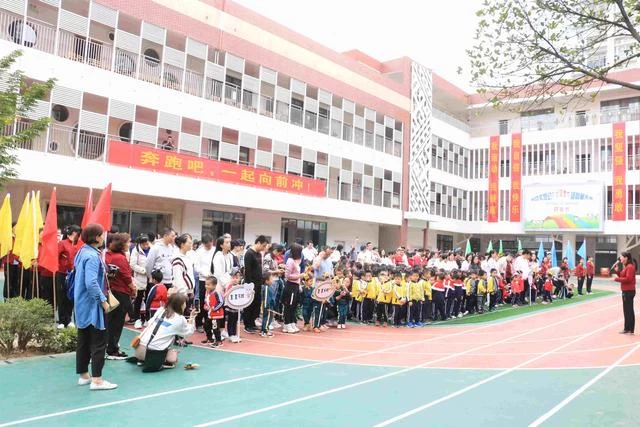 广西文旅幼首届冬季运动会带领孩子领跑未来(图2) 广西文旅幼首届冬季运动会带领孩子领跑未来(图2)