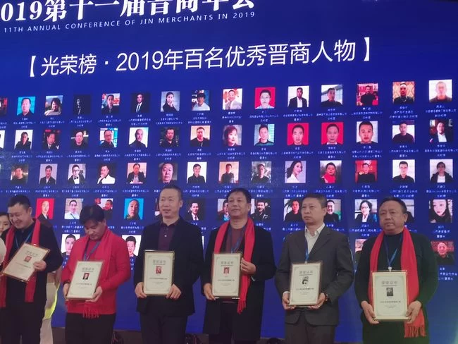 传统因传承而情深意重,世界吉尼斯纪录保持者杨拴明一笔空心字华章层出(图2) 传统因传承而情深意重,世界吉尼斯纪录保持者杨拴明一笔空心字华章层出(图2)