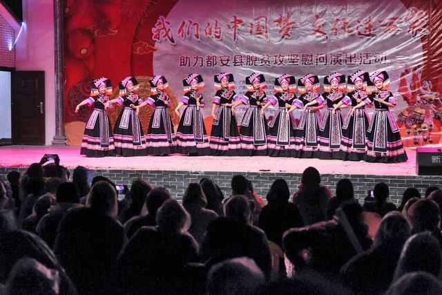 广西:艺术普及飞入寻常百姓家(图1) 广西:艺术普及飞入寻常百姓家(图1)