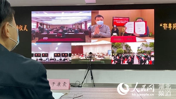 湖北:市县长直播帮农民带货 消费者为“鄂”货拼一单(图1) 湖北:市县长直播帮农民带货 消费者为“鄂”货拼一单(图1)