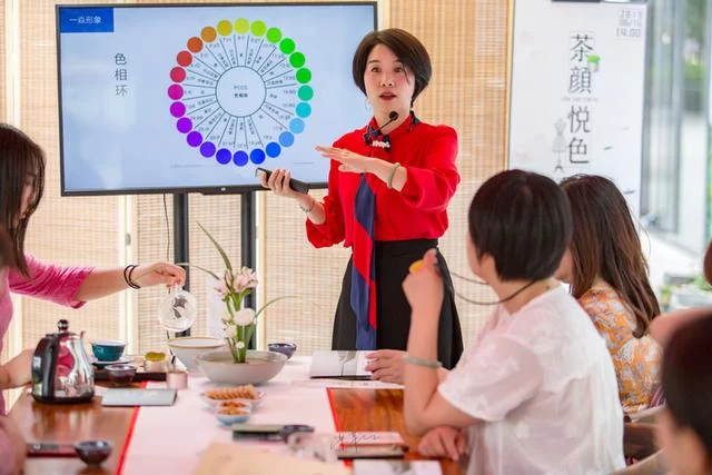 冉晓檬:成都时尚界"美丽低成本"的倡导者和引领者(图6) 冉晓檬:成都时尚界"美丽低成本"的倡导者和引领者(图6)