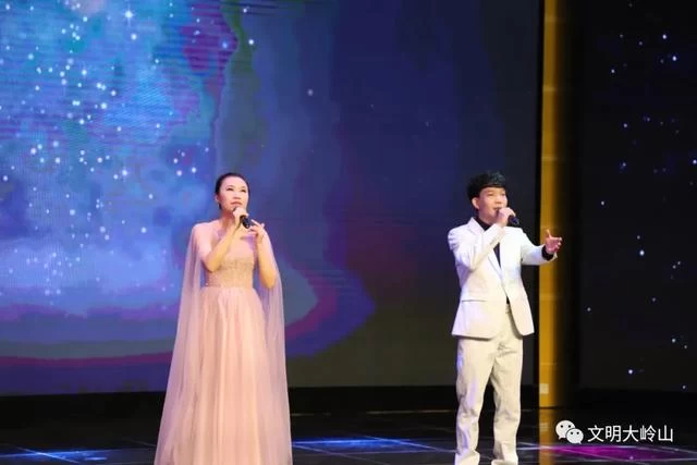 东莞大岭山镇“唱响心中的歌”云端音乐会向“七一”献礼(图5) 东莞大岭山镇“唱响心中的歌”云端音乐会向“七一”献礼(图5)