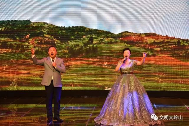 东莞大岭山镇“唱响心中的歌”云端音乐会向“七一”献礼(图11) 东莞大岭山镇“唱响心中的歌”云端音乐会向“七一”献礼(图11)