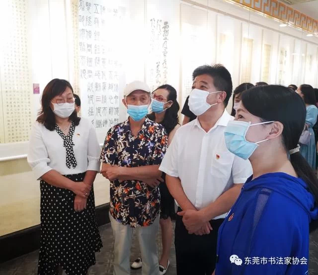 翰墨飘香,巾帼风采——东莞市第三届妇女书法篆刻展在市工人文化宫开幕(图4) 翰墨飘香,巾帼风采——东莞市第三届妇女书法篆刻展在市工人文化宫开幕(图4)