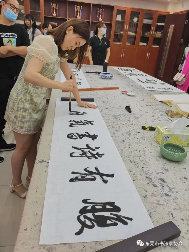 翰墨飘香,巾帼风采——东莞市第三届妇女书法篆刻展在市工人文化宫开幕(图8) 翰墨飘香,巾帼风采——东莞市第三届妇女书法篆刻展在市工人文化宫开幕(图8)