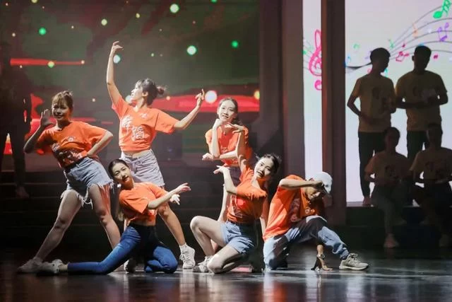 凝聚工人力量,齐心温暖前行——东莞市工人艺术团成立启动晚会温暖上演(图19) 凝聚工人力量,齐心温暖前行——东莞市工人艺术团成立启动晚会温暖上演(图19)